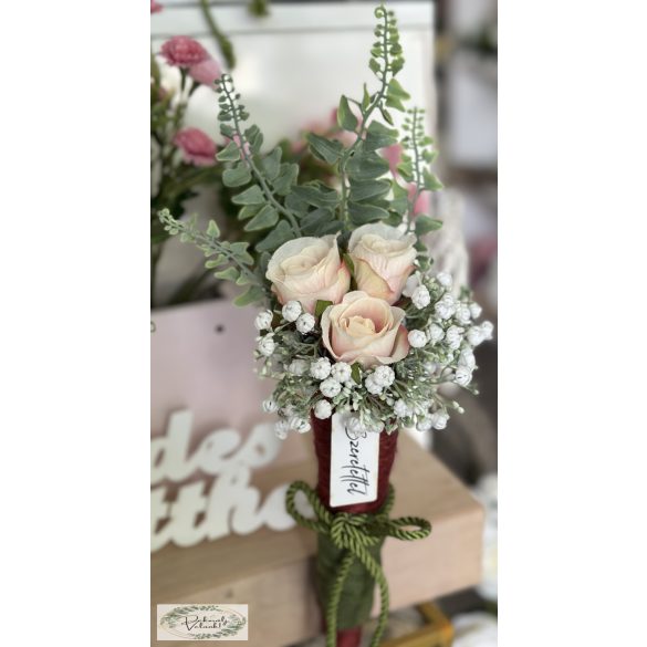 Bordó tölcsérben rózsák sok rezgővel táblával ballagás anyák napja